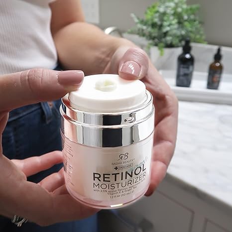 Radha Beauty Moisturizing Miracle Retinol Cream – 2.5% Retinol, Hyaluronic Acid, Vitamin E, Green Tea, Day & Night Anti-Aging Moisturizer, 1.7 oz