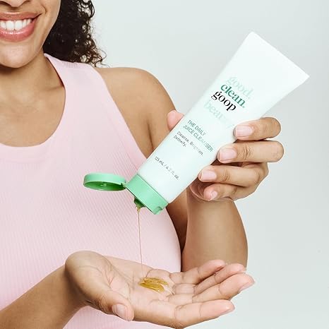 good.clean.goop The Daily Juice Cleanser – Foaming Facial Cleanser with Fruit Enzyme, Chlorella & Spinach, Antioxidant, Vegan, 4.2 fl oz